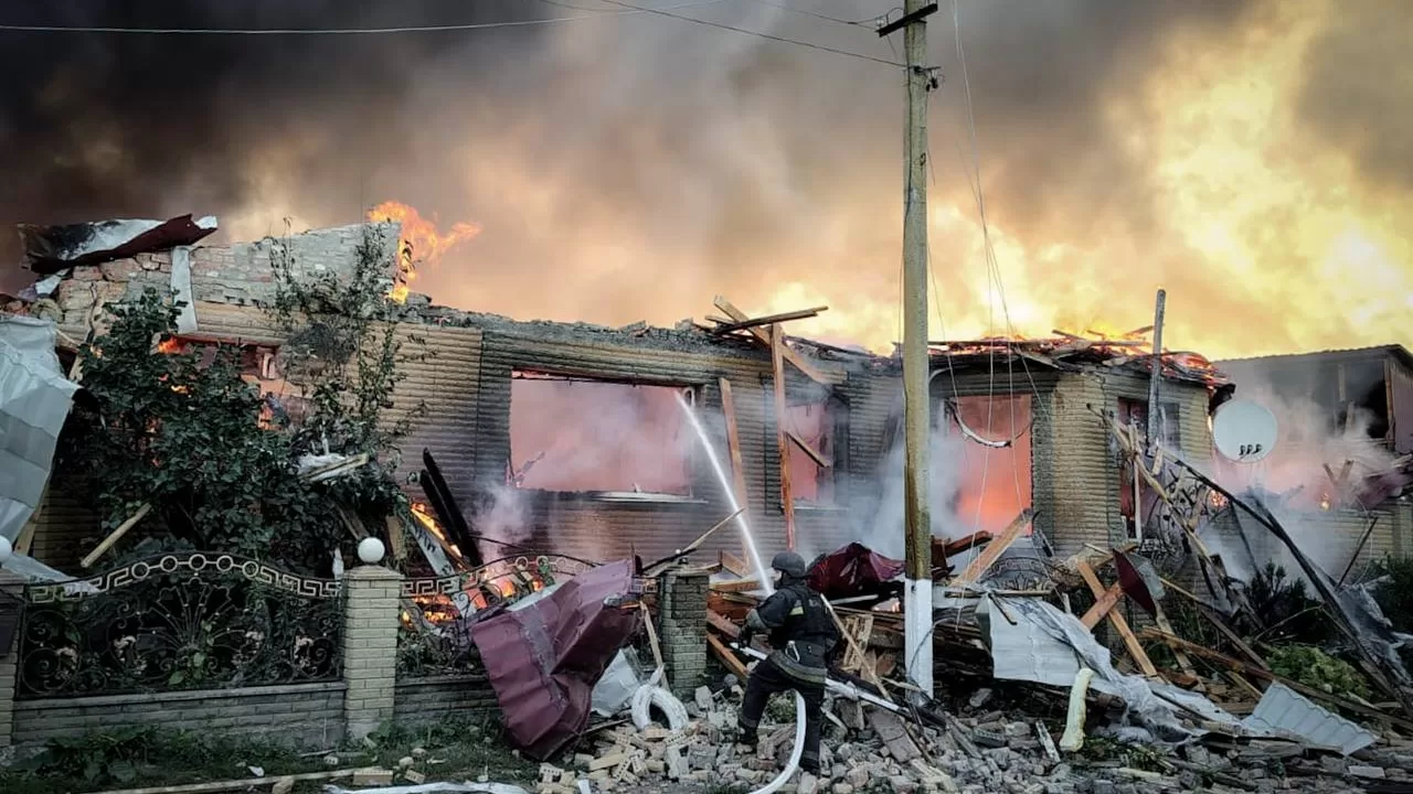 Знищений російськими дронами будинок на Сумщині / Фото: Сумська ОВА