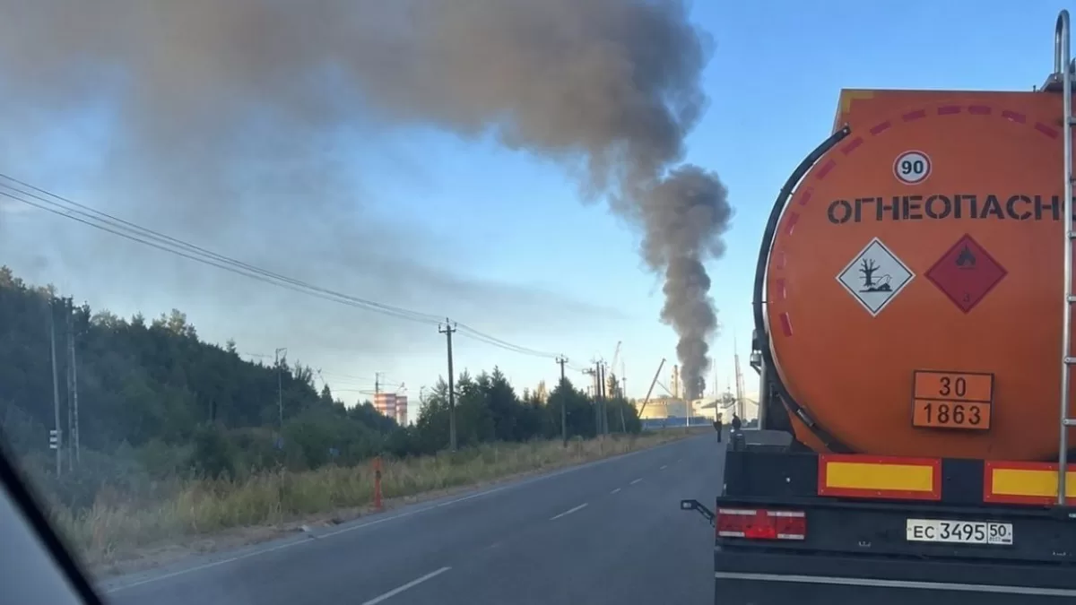 Украинские дроны атаковали российский порт Усть-Луга в Ленинградской области, по предварительным данным, повреждены терминалы Novatek и EuroChem / Фото: соцсети