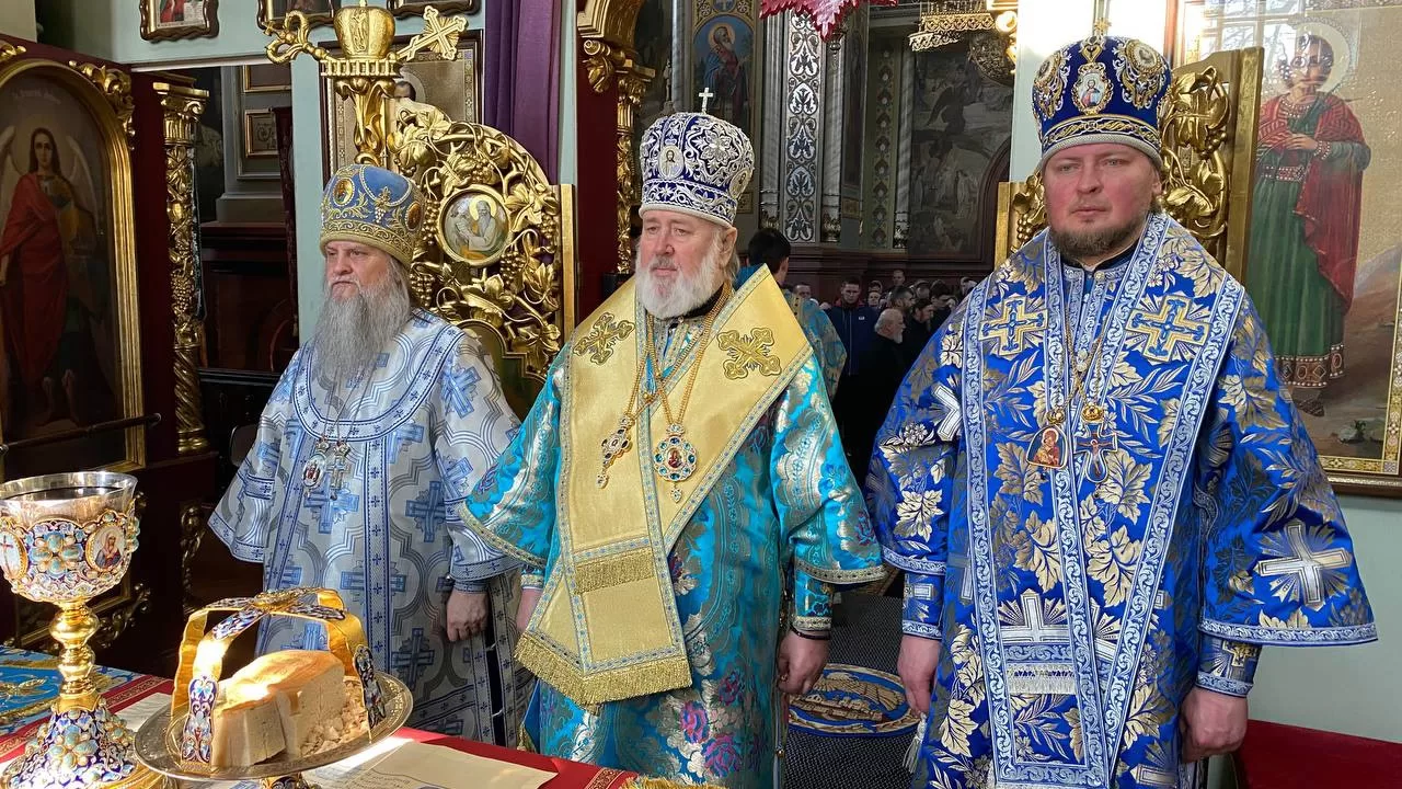 Митрополит Тульчинский и Брацлавский Сергий из УПЦ МП (в центре) / Фото: открытые источники