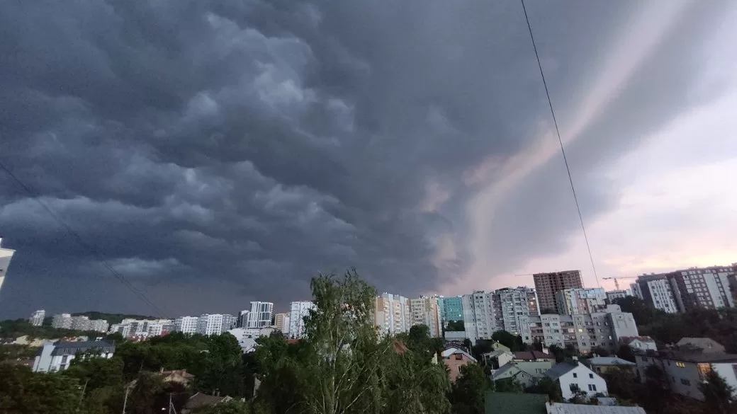 Грозовое небо во Львове / Фото: Суспільне Львів