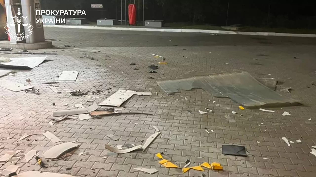 У Харкові внаслідок атаки ворожого БпЛА пошкоджено АЗС / Фото: Харківська обласна прокуратура