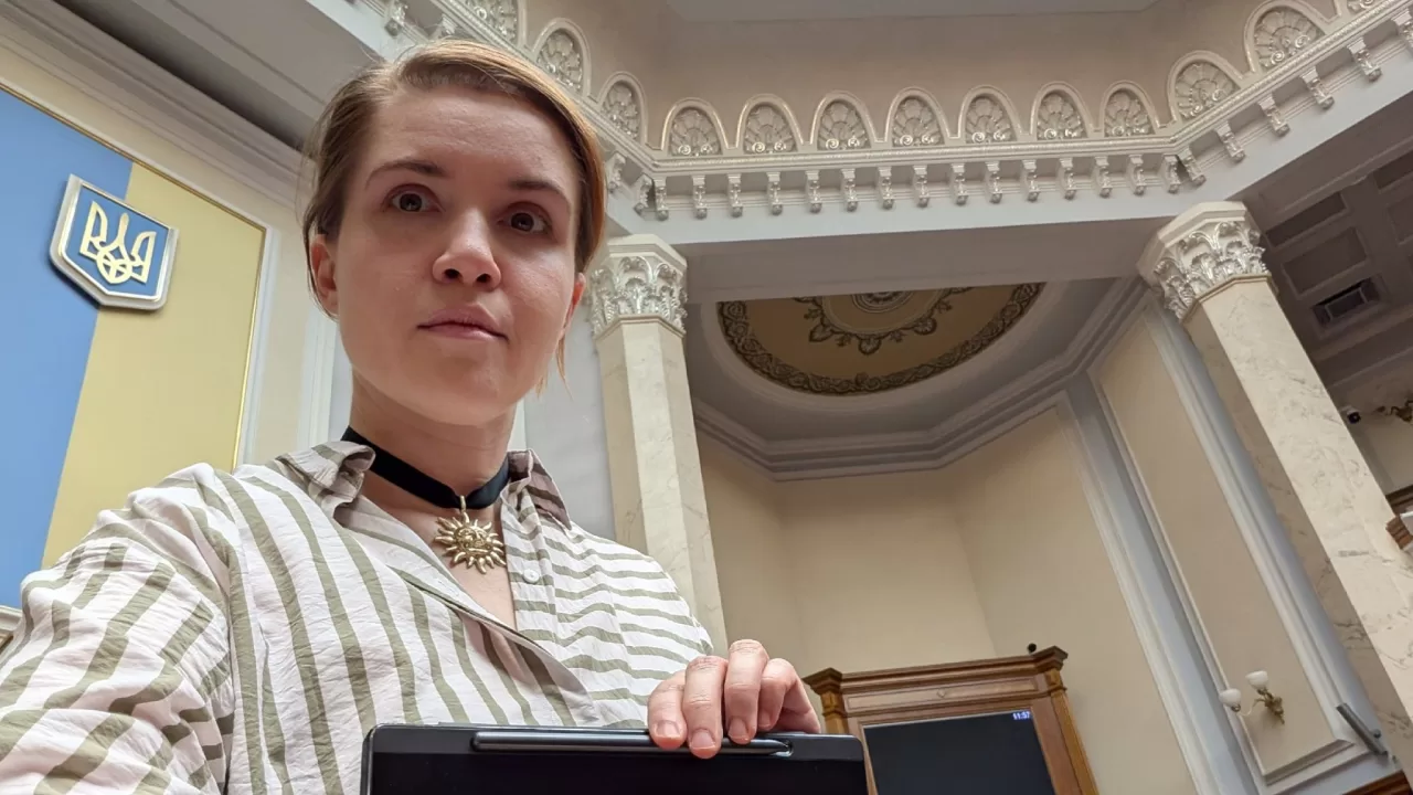 Марʼяна Безугла у залі засідань Ради / Фото: X @marybezuhla