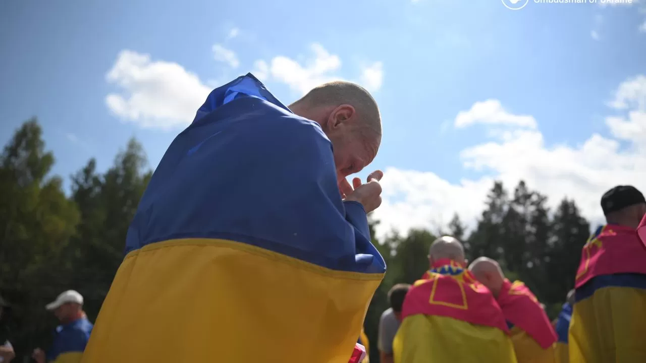 Освобожденный из российского плена украинский защитник / Фото: Дмитрий Лубинец