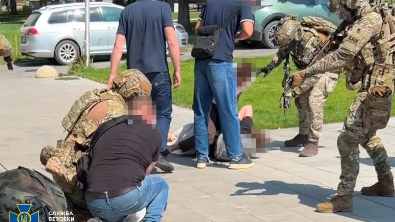 Задержание подозреваемых в поджоге электроподстанции в Черновцах / Фото: СБУ