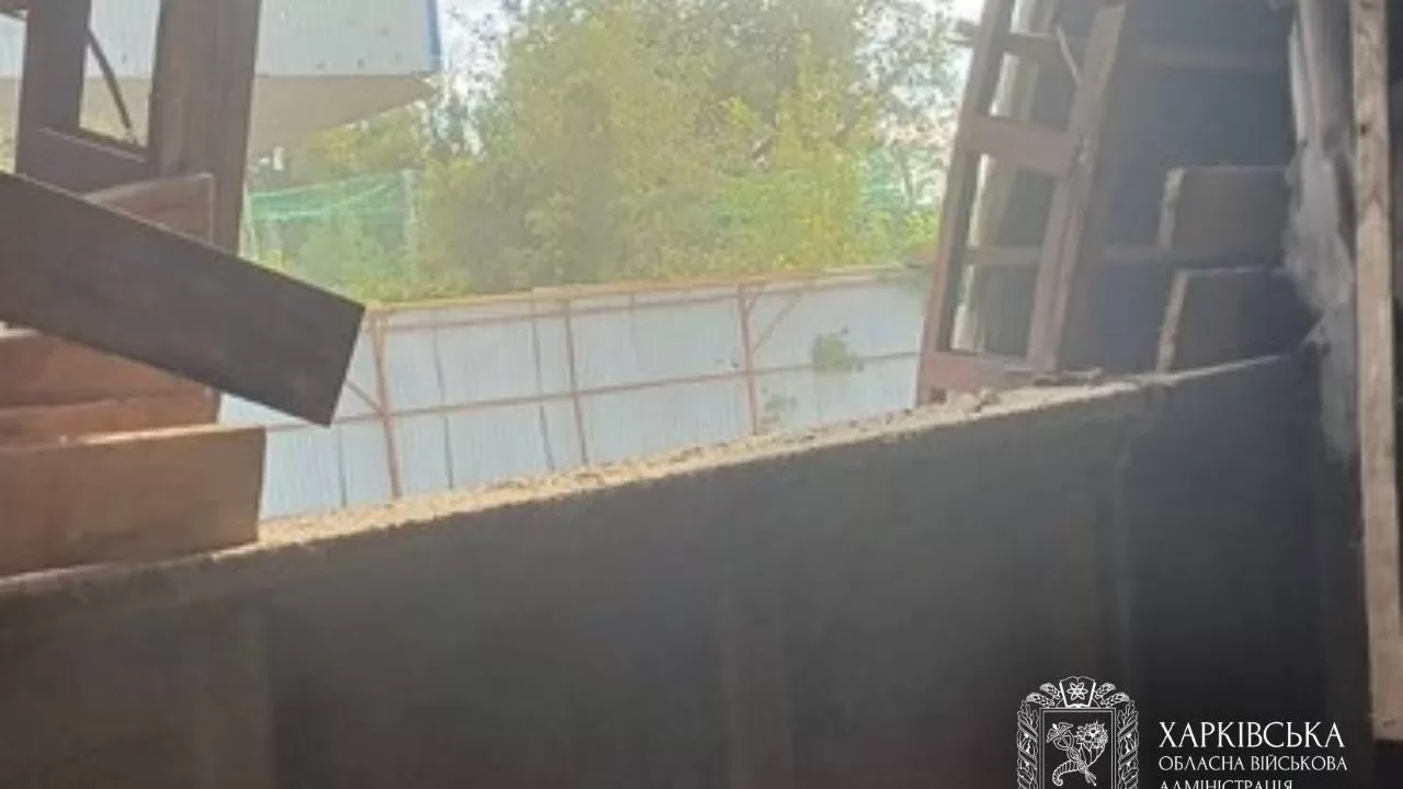 В селищі Золочів пошкоджені приватний будинок / Фото: Харківська ОВА