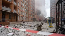 Двор жилого комплекса после ракетной атаки на Киев / Фото: Media Center Ukraine