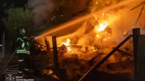 После удара дрона в Харькове загорелись два дома: пострадали восемь человек / Фото: ГСЧС