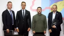 Президент України Володимир Зеленський та Президент Фінляндії Александр Стубб підписали три документи про співпрацю у розвитку спроможностей на землі, на морі та в повітрі / Фото: ОПУ