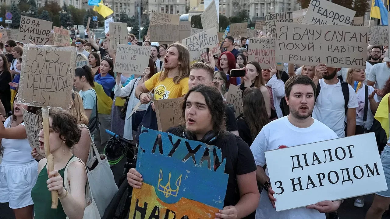 “Картонковий протест” на підтримку Михайла Федорова / Фото: Reuters