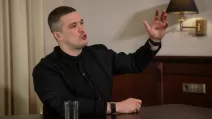 Колишній міністр оборони України Михайло Федоров дає інтерв’ю агентству Reuters у Києві, Україна, 24 серпня 2026 року / Фото: REUTERS/Anatolii Stepanov