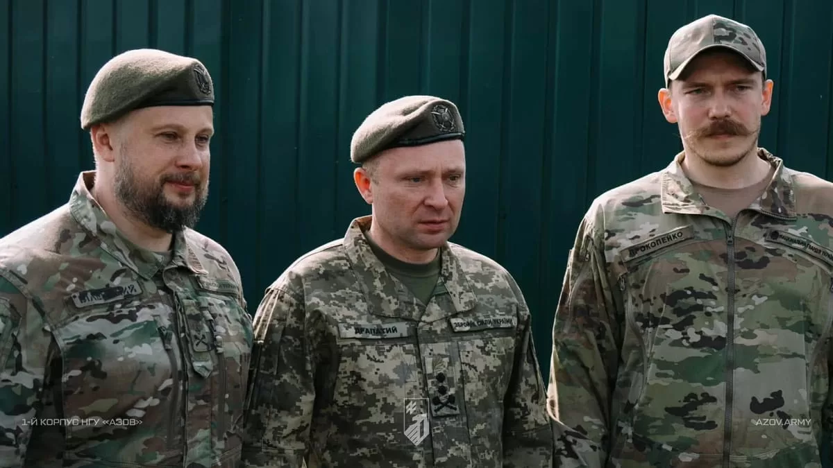 Генералы (слева направо) Андрей Билецкий, Михаил Драпатый и Денис Прокопенко на перезахоронении полковника Евгения Коновальца. 19 августа 2026 года / Фото: 1-й корпус НГУ «Азов»
