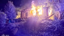 В Змиеве после атаки РФ горел дом / Фото: ГСЧС