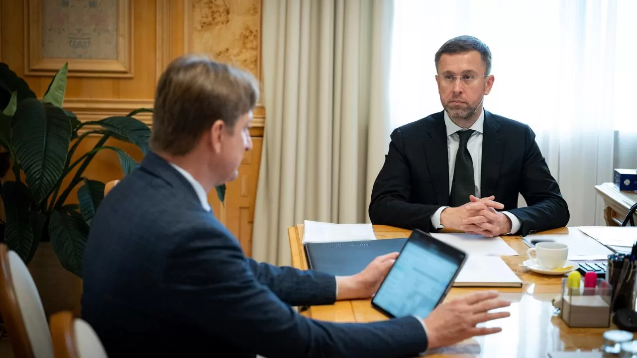 Доповідь міністра освіти і науки прем'єр-міністру перед стартом навчального року / Фото: КМУ