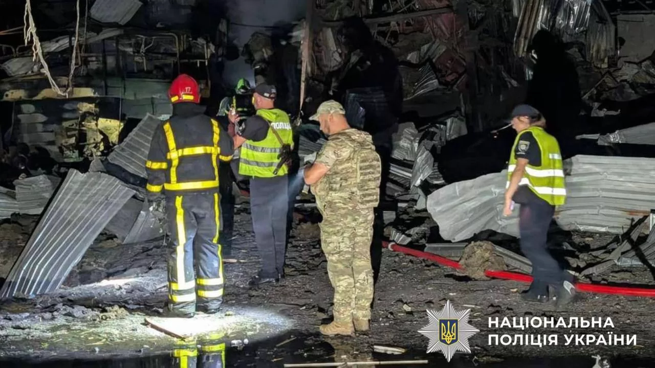 После ночной атаки РФ в Киеве и регионах продолжается ликвидация последствий / Фото: Нацполиция