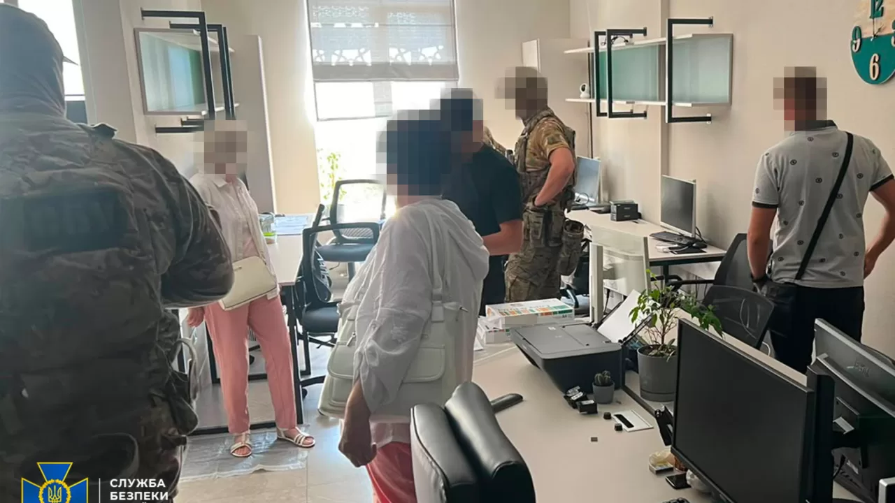 Мошенники выманивали криптовалюту через поддельные инвестиционные сайты / Фото: СБУ