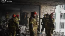 Рятувальники на місці обстрілу у Подільському районі Києва 1 вересня / Фото: ДСНС