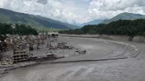 Пошкоджена забудова на місці, де раніше стояла середня школа у Непалі / Фото: Reuters