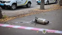 Двигатель реактивного "шахеда" на одной из улиц Сум / Фото: Нацполиция