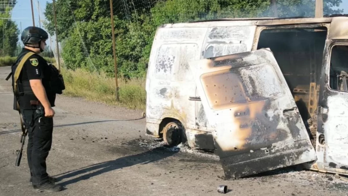 В Харьковской области дроны РФ били по автомобилям, домам и железной дороге / Фото: Нацполиция