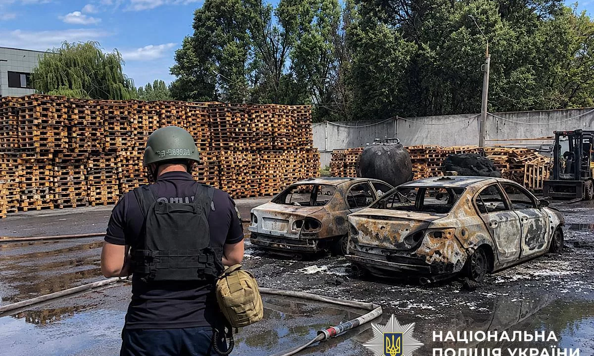 Место удара РФ по Днепру 2 сентября / Фото: ГУНП в Днепропетровской области