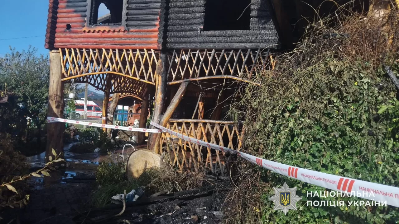 Дві жінки загинули внаслідок пожежі на базі відпочинку на Закарпатті / Фото: Нацполіція