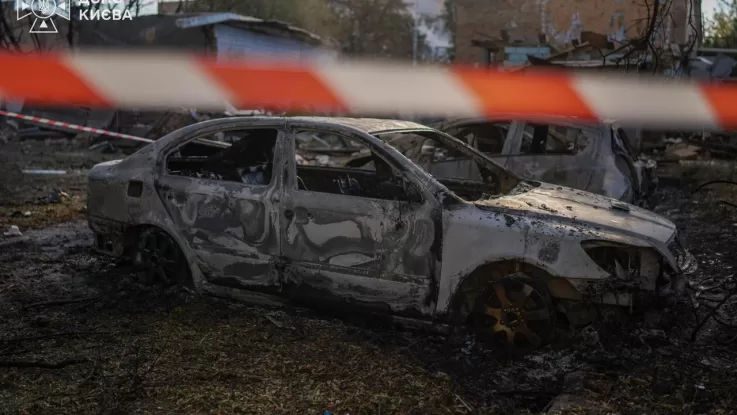 Місце удару РФ по Києву 8 вересня / Фото: ДСНС