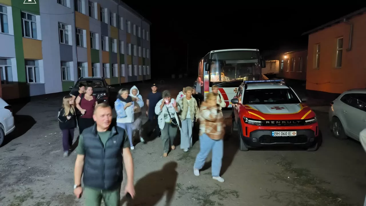 Евакуація людей на пункті пропуску на кордоні з Молдовою / Фото: ДСНС