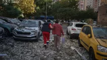 Надання допомоги постраждалим внаслідок удару РФ по Києву 9 вересня / Фото: ДСНС