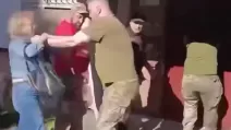 Застосування сили щодо жінки у Львові / Скрін з відео