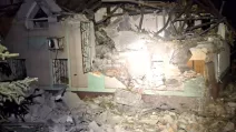 Пошкоджений російським ударом будинок у Кривому Розі / Фото: Дніпропетровська ОВА