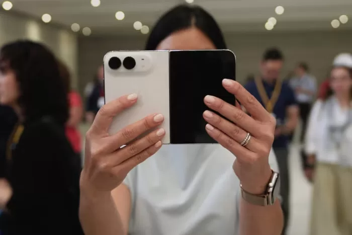 Новий складаний iPhone Duo / Фото: The Wall Street Journal
