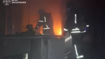 Рятувальники на місці удару по Запоріжжю / Фото: ДСНС