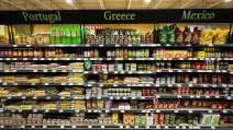Канадці дедалі частіше відмовляються від продуктів зі США / Фото: Reuters