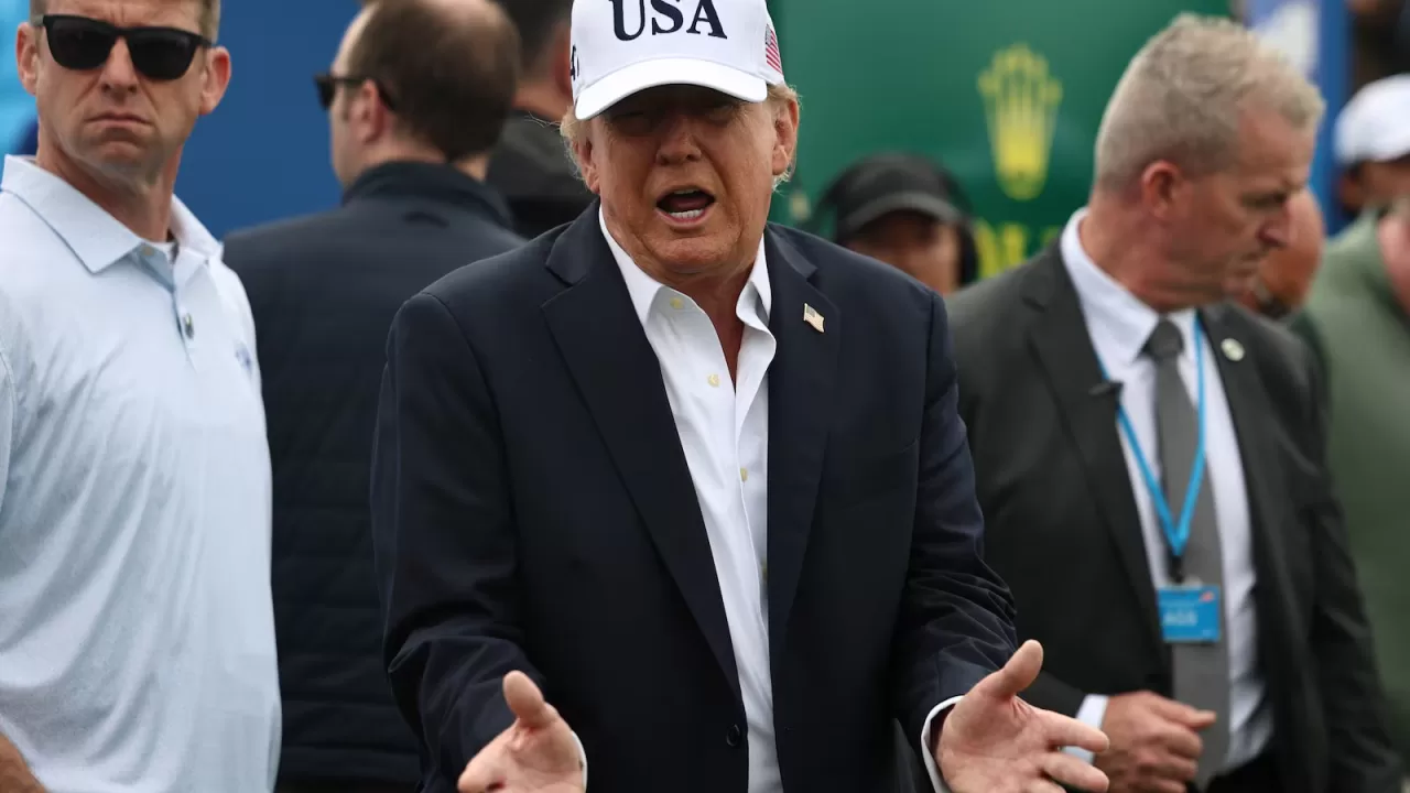 Трамп спілкується з медіа під час турніру з гольфа Irish Open у Дунбегу, Ірландія / Фото: PA Wire