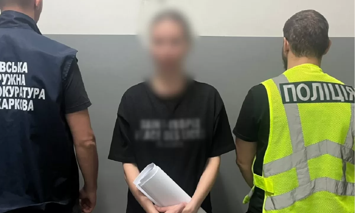 Затримана за підозрою у шахрайстві жінка / Фото: Поліція Харківської області