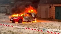 Палаючий автомобіль / Фото: Національна поліція України
