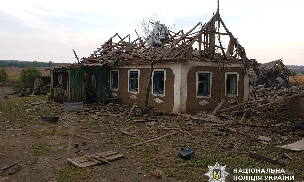 Зруйнований російським ударом будинок в Донецькій області / Фото: Національна поліція України