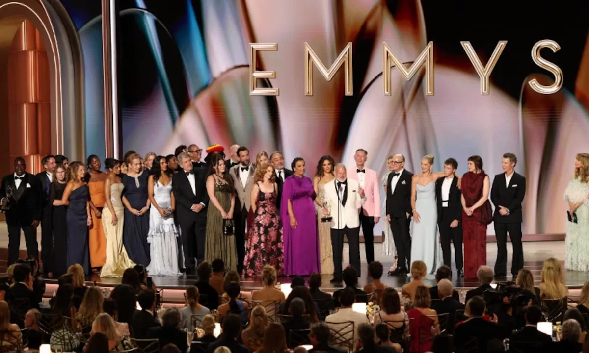 Головні переможці 78-ї премії "Еммі" на сцені церемонії / Фото: Television Academy