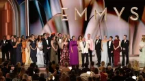 Головні переможці 78-ї премії "Еммі" на сцені церемонії / Фото: Television Academy