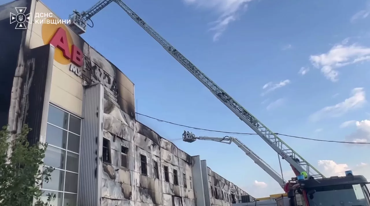 Пожежа у торговельному центрі на Київщині / Скриншот
