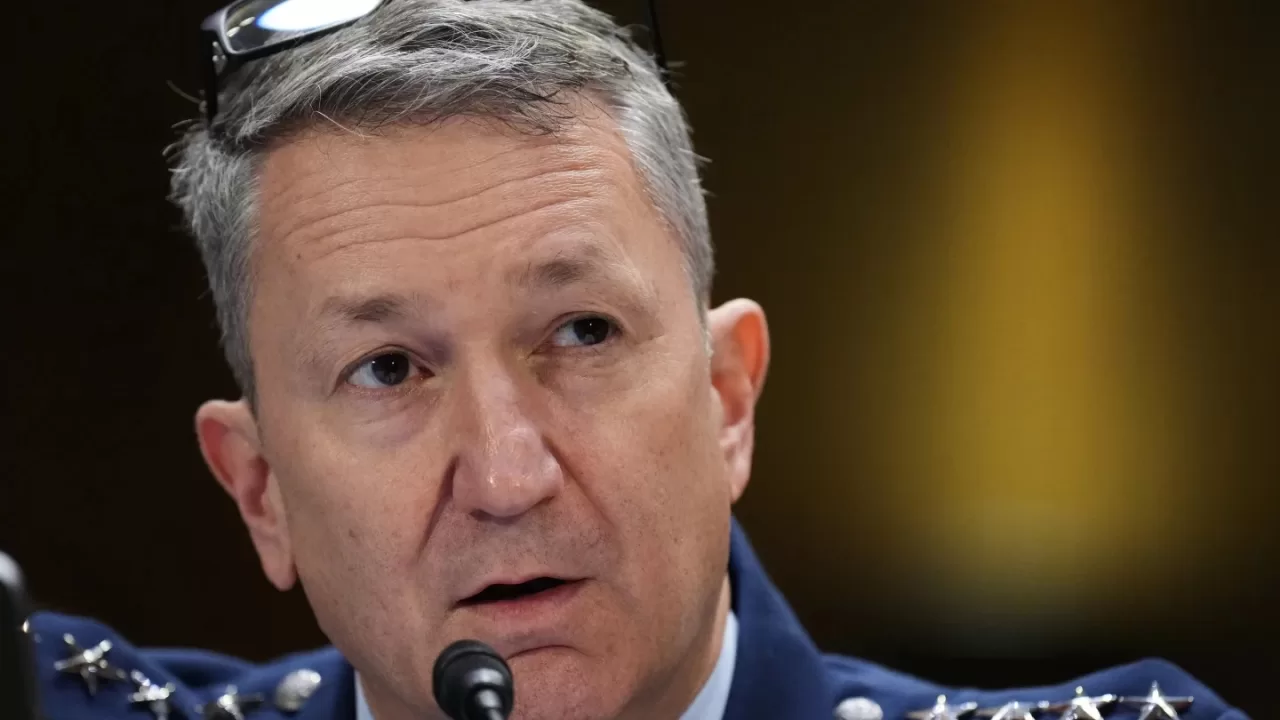 Голова Об’єднаного комітету начальників штабів США генерал Ден Кейн під час слухань у Сенаті / Фото: Jacquelyn Martin, AP
