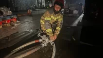 В Бучанском районе после удара РФ горело складское здание / Фото: ГСЧС