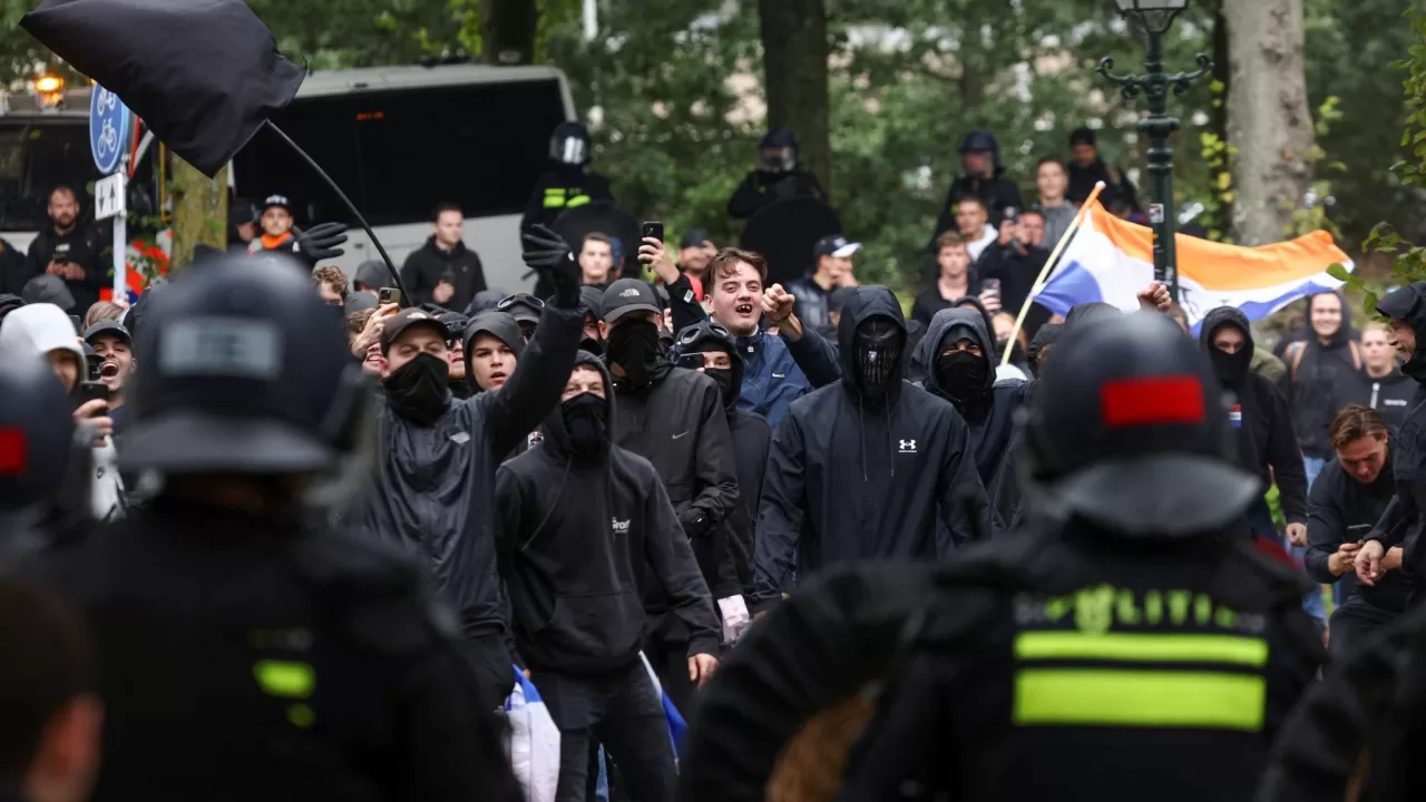 В парке Малиевелд в центре города вспыхнули беспорядки / Фото: Reuters