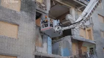 У Сумах два дні ліквідовували наслідки російського авіаудару / Фото: ДСНС