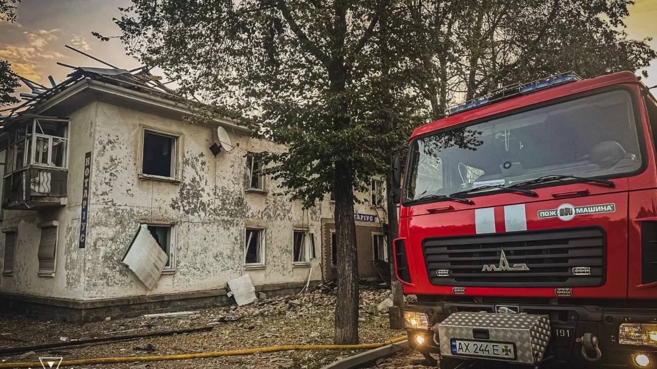 Rescue workers at the site of the strike in Lozova / Photo: State Emergency Service