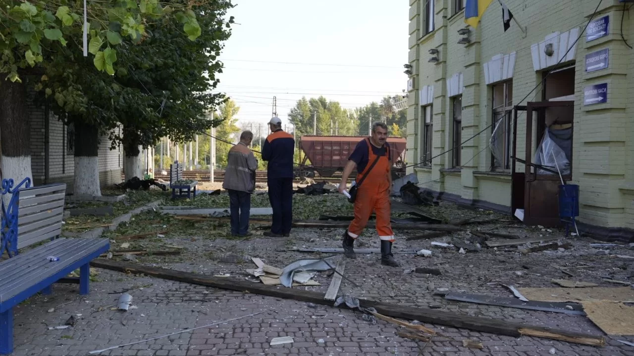 Вокзал в Лозовой после удара РФ 21 сентября / Фото: Сергей Зеленский