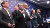 Дмитро Медведєв і Сергій Лавров у штабі "Єдиної Росії" після оголошення попередніх результатів виборів / Фото: Sputnik via Reuters