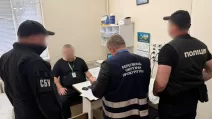 Объявление подозрения урологу / Фото: Закарпатская облпрокуратура