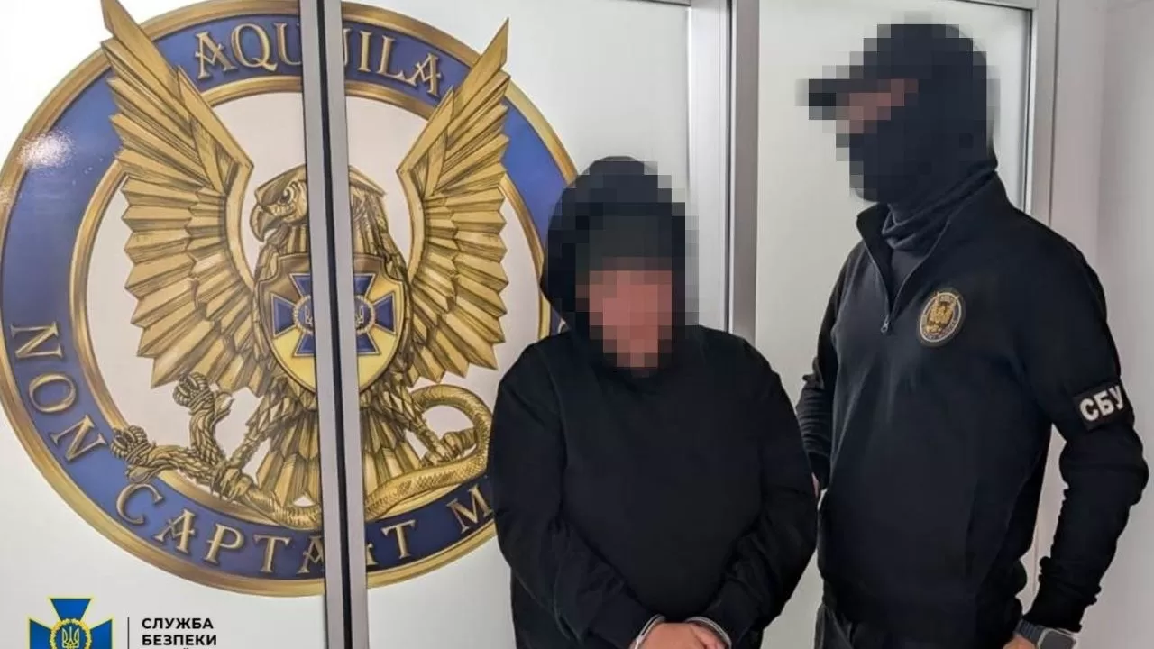 Затримана у Києві жінка, яку СБУ підозрює у підготовці замаху на російського опозиціонера / Фото: СБУ
