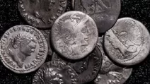 Roman silver denarii found in a field near Wesseling, close to Cologne / Photo: tagesspiegel.de
